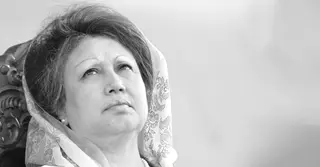 বিজয়ের মাসে বিপ্লবীর বিদায়; স্বামীর পাশে চিরঘুমে